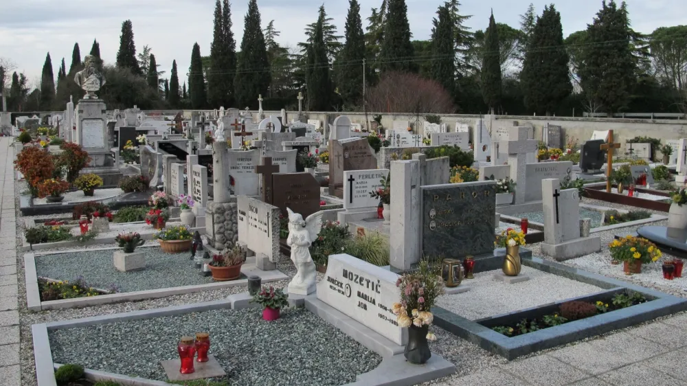 mirensko pokopali&scaron;če leta 2012 - v Sloveniji