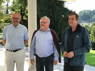 Na levi urednik Razgledov Marko Vidic, na sredini blejski župan Janez Fajfar, na desni predsednik Muzejskega dru&scaron;tva Bled Srečo Vernig. <br>Author: Petra Mlakar <br>