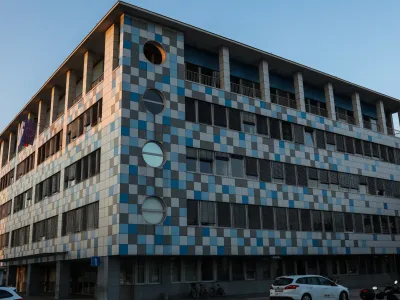 Sodnica upravnega sodi&scaron;ča kljub mirovanju njenih pravic in obveznosti ne bi smela odpreti s. p. in delati za Uefo, saj zakon sodnikom prepoveduje udejstvovanje v pridobitnih dejavnostih.&nbsp;