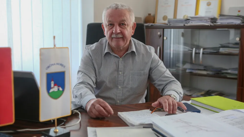 Janko Prebil, župan Občine Horjul - 28.10.2019 - obisk pri županu za rubriko župani zasebno. //FOTO: Luka Cjuha