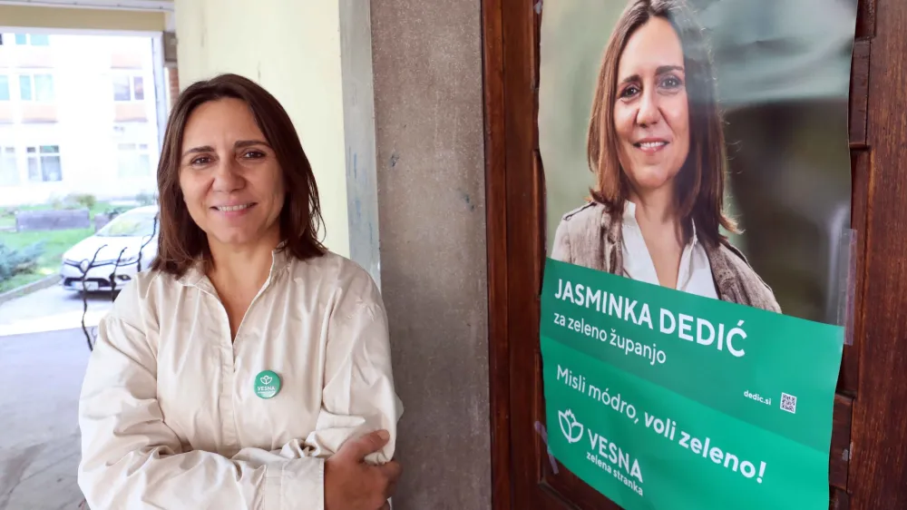 Jasminka Dedić, kandidatka za ljubljansko županjo<br><br>- 19.10.2022 &ndash; Lokalne volitve 2022 - predstavitev kandidatke Vesne - zelene stranke za županjo Mestne občine Ljubljana Jasminke Dedić<br><br>//FOTO: Tomaž Skale<br>