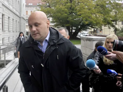 domnevni vodja slovenskega dela narkokartela Dragan Tošič,- sodišče - sojenje v zadevi Balkanski bojevnik - tihotapili več ton kokaina iz Južne Amerike v Evropo- nadaljevanje sodne obravnave proti Draganu Tošiču, domnevnemu vodji slovenskega dela narkokartela t.i. kokainskega kralja Darka Šarića ter še 15 soobdolženim - Draganu Beljkašu in njegovi sestri Zdenki Kondič, Boštjanu Kopčiču, Robertu Šabiču, bratoma Mirzetu in Miralemu Luceviču, zakoncema Jakobu in Suzani Remškar, Petru Khermayerju, Anesu Selmanu, Dejanu Zupanu, Markotu Bubliču, Đemajli Mandjuka, Valterju Abramoviču, Tadeji Poljak in Sandri Udrih//FOTO: Tomaž Zajelšnik