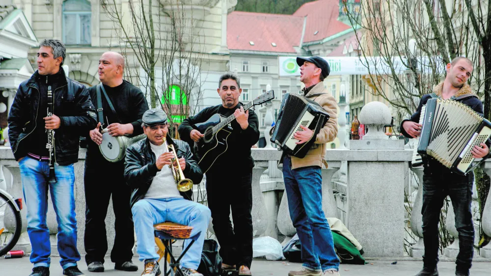 Ulični glasbeniki so v Ljubljani pogost pojav, na fotografiji je skupina iz Bolgarije.