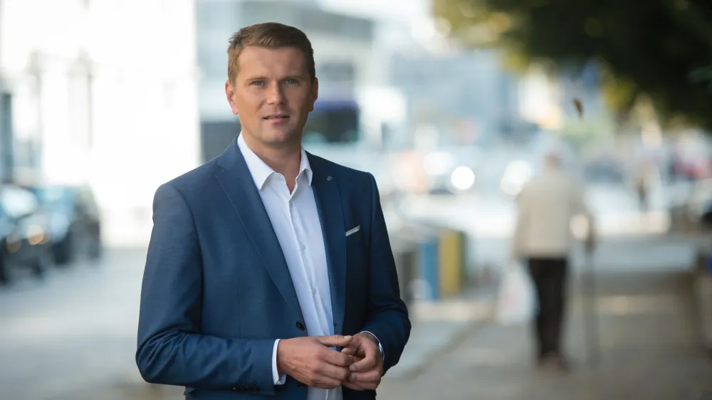 Matej Slapar, Lista Mateja Slaparja

Na javne zavode bomo namestili sončne elektrarne. Razvijamo tudi pogoje za izrabo vetrne in vodne energije. Lokalno samooskrbo bomo povečali, tudi z zagotovitvijo dodatnih prostorov za vrtičke.