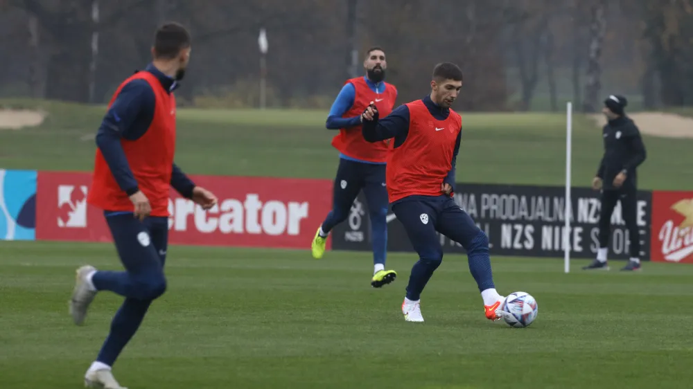 - 14.11.2022 &ndash; nogometna reprezentanca - uvodni trening - priprave na prijateljski tekmi z Romunijo in Črno goro //FOTO: Luka Cjuha