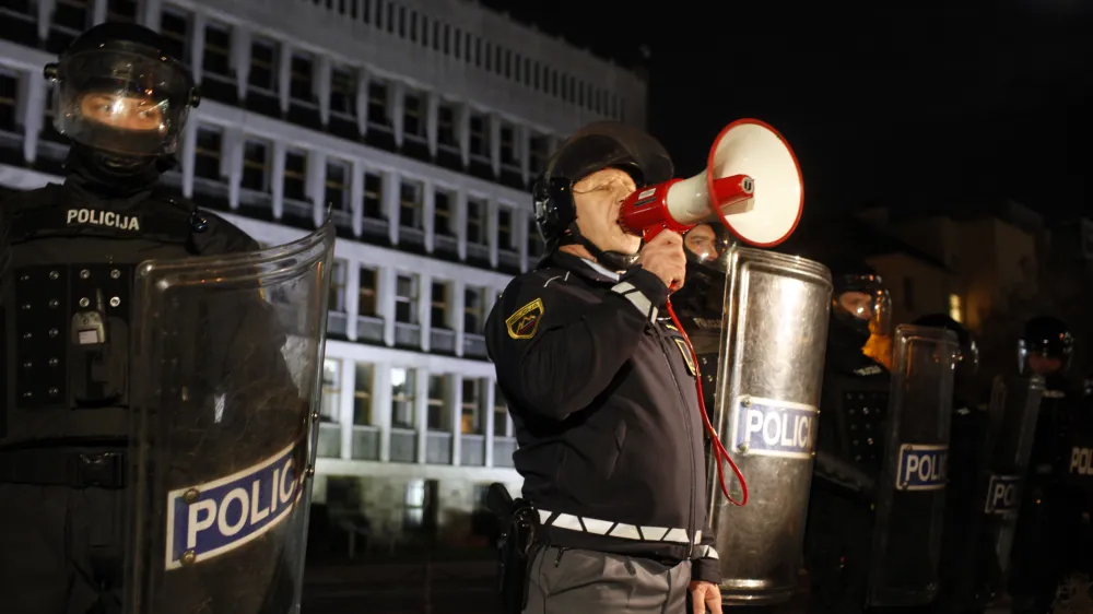 Zaupanje v policijo je bilo v preteklosti konstantno precej dobro, v zadnjih dveh letih pa je najprej strmoglavilo in se nato odbilo nazaj.