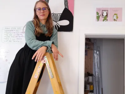 Ilustratorka in pisateljica Dora Kaštrun je dobitnica nalepke zlata hruška zaradi svojih zanimivih stripovskih junakov.