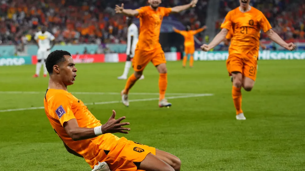 Nizozemski nogometaši so svetovno prvenstvo začeli z zmago z 2:0 proti Senegalu, prvi gol je dosegel Cody Gakpo.