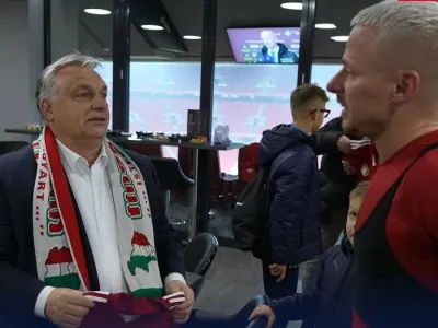 Orban je na tekmi madžarske nogometne reprezentance proti Grčiji nosil &scaron;al Velike Madžarske, v katero so bili vključeni deli Avstrije, Hrva&scaron;ke, Poljske, Romunije, Srbije, Slova&scaron;ke in Ukrajine.