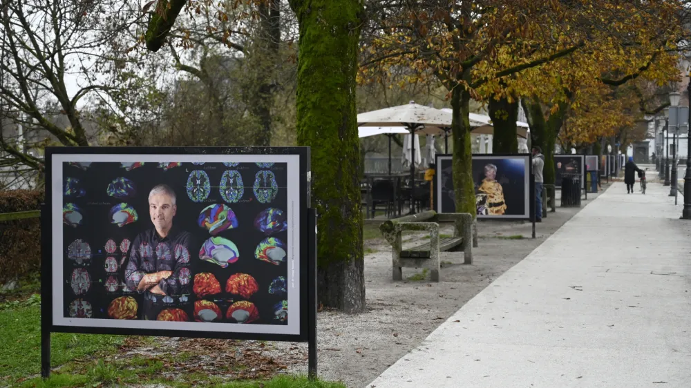 - 23.11.2022 - Razstavni prostor Krakovski nasip v Ljubljani – razstava Portreti znanosti, portreti vrhunskih raziskovalk in raziskovalcev Univerze v Ljubljani //FOTO: Nik Erik Neubauer