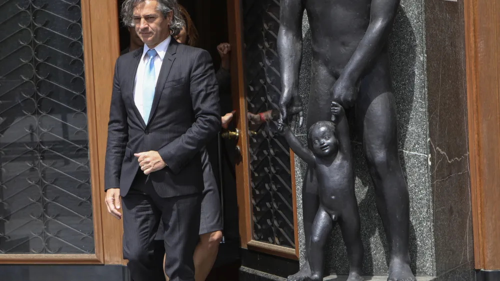 predsednik stranke Gibanja Svoboda in mandatar Robert Golob- 03.05.2022 - prva koalicijska pogajanja za sestavo nove vlade - zmagovalka volitev Gibanje Svoboda s potencialnima koalicijskima partnericama, SD in Levico o oblikovanju nove vlade, kadrovskem razrezu in sestavljanju ministrske ekipe.  //FOTO: Luka Cjuha