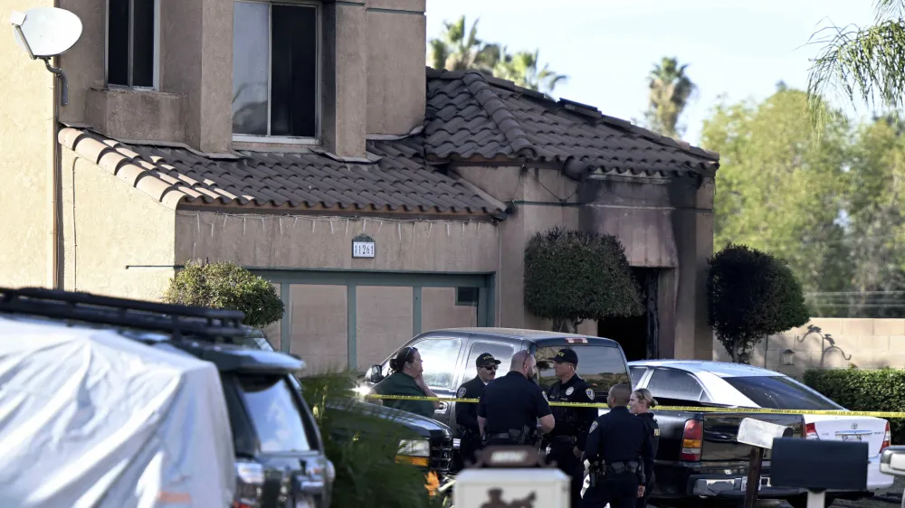 Gasilci in policisti so v goreči hi&scaron;i odkrili tri trupla, najstnice pa ne, saj jo je nekaj ur prej ugrabil 28-letni Austin Lee Edwards. Beg pred policijo se je zanj končal s smrtjo.