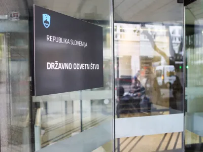 Disciplinska komisija državnega odvetništva čaka na imenovanje treh sodnikov, čakanje pa se zaradi zakonodajnega zapleta utegne zavleči.