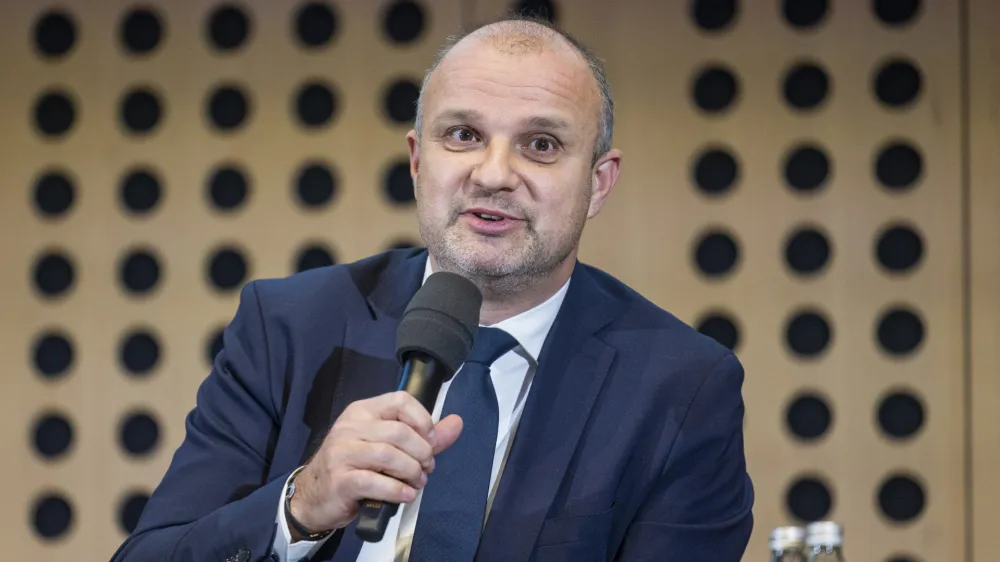 Brdo pri Kranju, Kongresni center Brdo.<br>Vrh slovenskega gospodarstva na temo Gradimo mostove prihodnosti.<br>Generalni direktor GZS Ales Cantarutti.