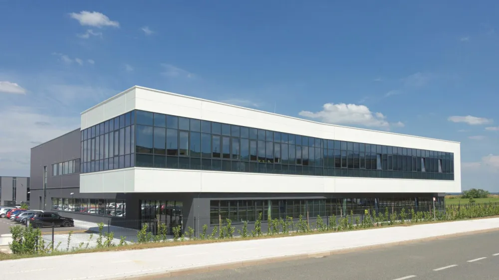 Novo stavbo v šentjernejski industrijski coni so zgradili lani, uradno pa so jo odprli septembra letos. F L-tek
