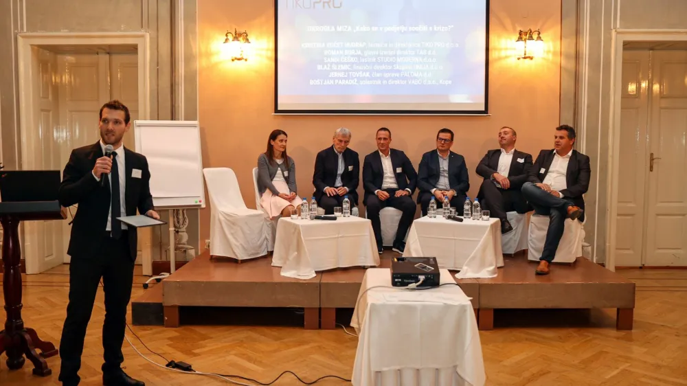 Na okrogli mizi so poleg direktorice Tika Pro Kristine Kočet Hudrap sodelovali še Roman Burja, direktor Tab, Sandi Češko iz Studia Moderna, Blaž Šlemic, finančni direktor skupine Unija, Jernej Tovšak, član uprave Paloma, ter Boštjan Paradiž, Vabo. 