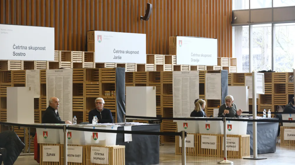 - predčasno glasovanje na lokalnih volitvah - - 15.11.2022 &ndash; Lokalne volitve 2022 v Ljubljani &ndash; redne volitve župana in članov občinskega sveta - //FOTO: Luka Cjuha