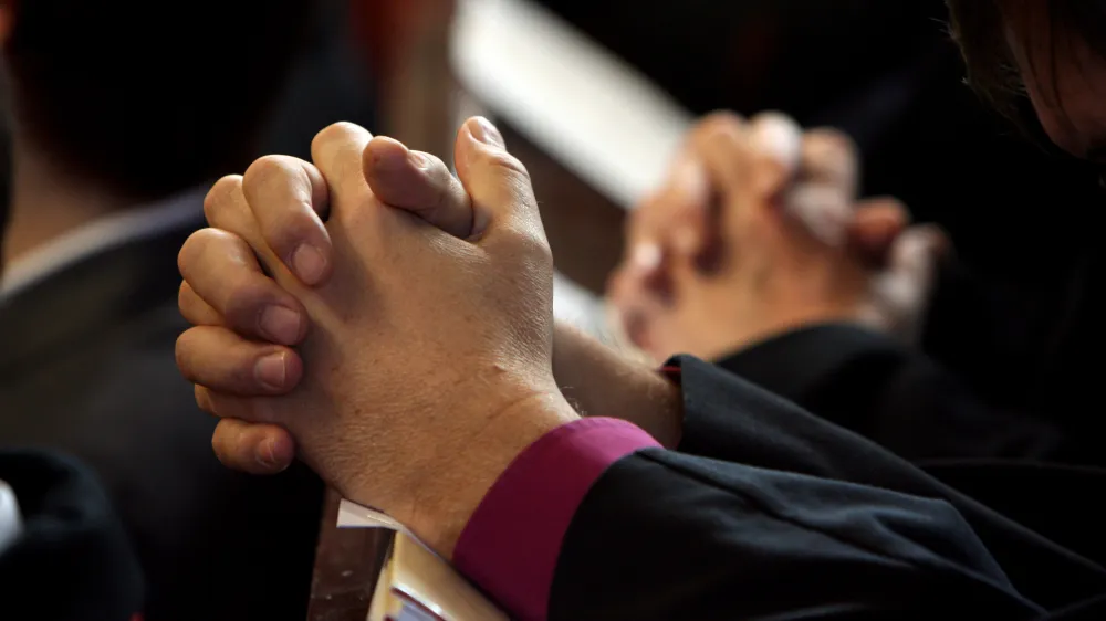 ﻿molitev - verniki - vernik - cerkev- 1.12.2013 Evangeličanska cerkev Martina Luthra v Murski Soboti - inavguracija novega škofa Evangeličanske cerkve  //FOTO: Tomaž Skale