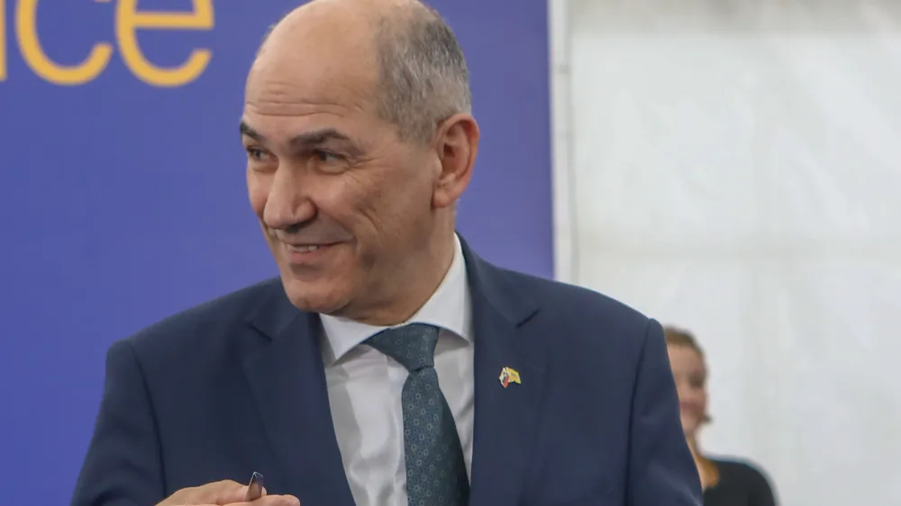 predsednik vlade Janez Janša - 08.04.2022 – Holding Slovenske elektrarne HSE Sonce – Sončna elektrarna Prapretno pri Hrastniku, otvoritev največje sončne elektrarne v Sloveniji //FOTO: Luka Cjuha