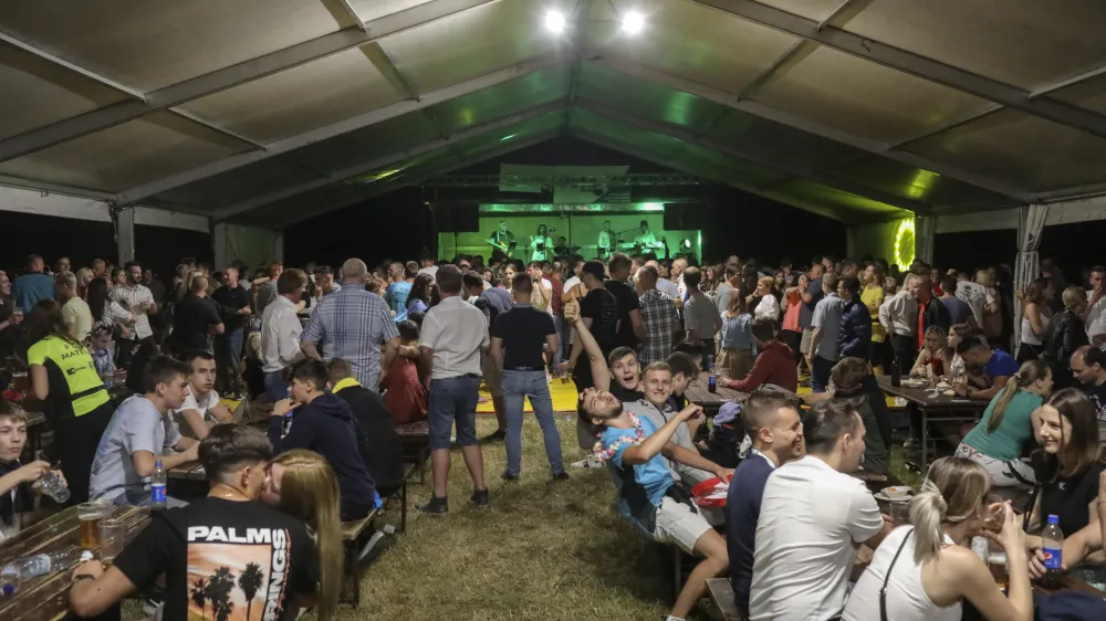 Matena- 17.06.2022 - Gasilske veselice in vrtne zabave- ples, glasba, pitje, pijača, hrana, zabava, veselica, zabava, alkohol //FOTO: Jaka GasarOPOMBA: ZA OBJEKTIV - REPORTAŽA