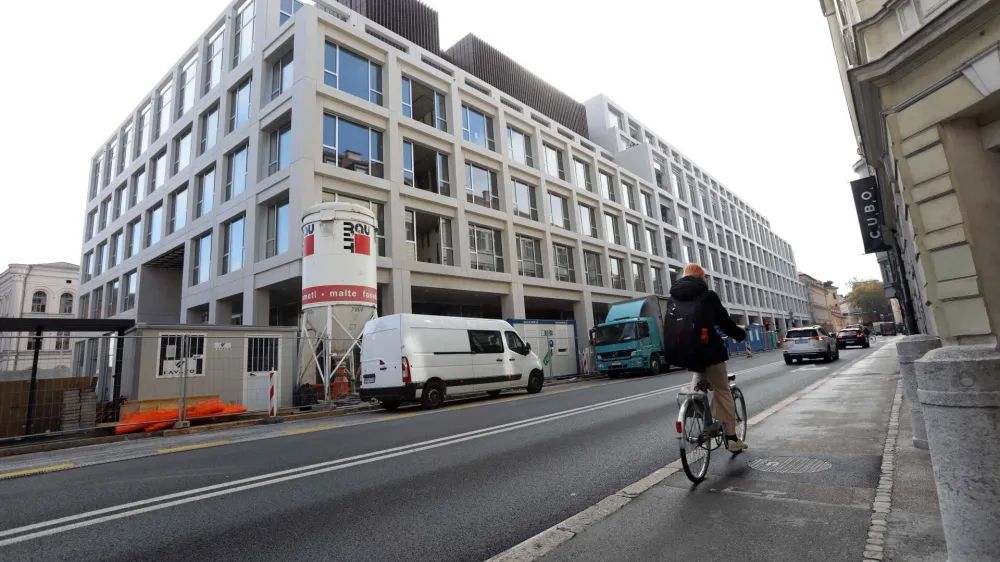 - 27.10.2022 – Šumi center - stanovanjsko-hotelski objekt investitorja družbe Šumijev Kvart iz sistema KD Group, Slovenska cesta v Ljubljani, <br><br>//FOTO: Tomaž Skale<br>