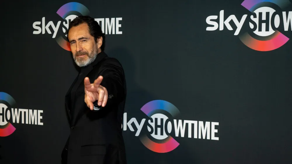 Demian Bichir, ki bo na SkyShowtime igral v seriji Let the Right One In, priredbi &scaron;vedskega filma Vampirska ljubezen iz leta 2008.
