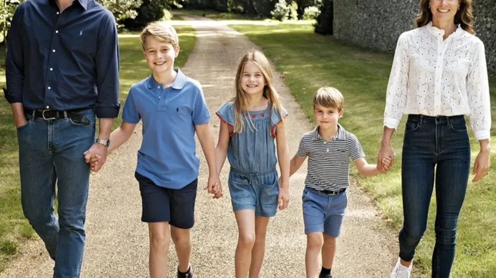 Del britanske tradicije je tudi novoletna čestitka družine Williama in Kate. Letos so presenetili in za sliko izbrali. F Instagram