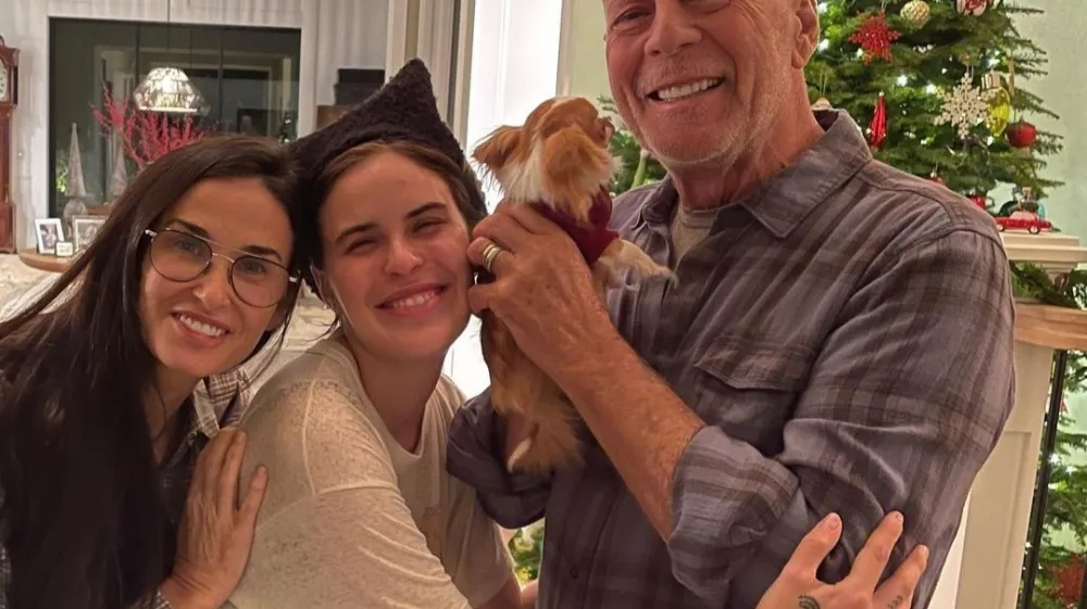 Bruce Willis v družbi nekdanje žene Demi Moor in hčerke Tallulah.  F Instagram
