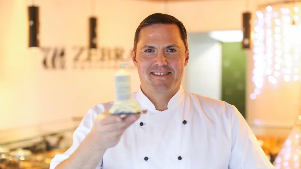 09.12.2022. Tomi Češek, slaščičar in vodja francoske slaščičarne Zebra v Kosezah. //FOTO: Bojan Velikonja