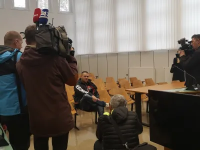 Kristijan Kamenik je na sojenje novembra prišel s prostosti in je bil, razumljivo, v središču pozornosti javnosti.