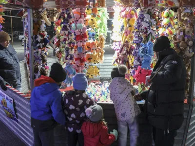 Namesto da bi mesto lunapark in panoramsko kolo decembra imelo v središču, tako kot mnoga druga evropska mesta, je ta zabava umaknjena v ljubljanski BTC. 