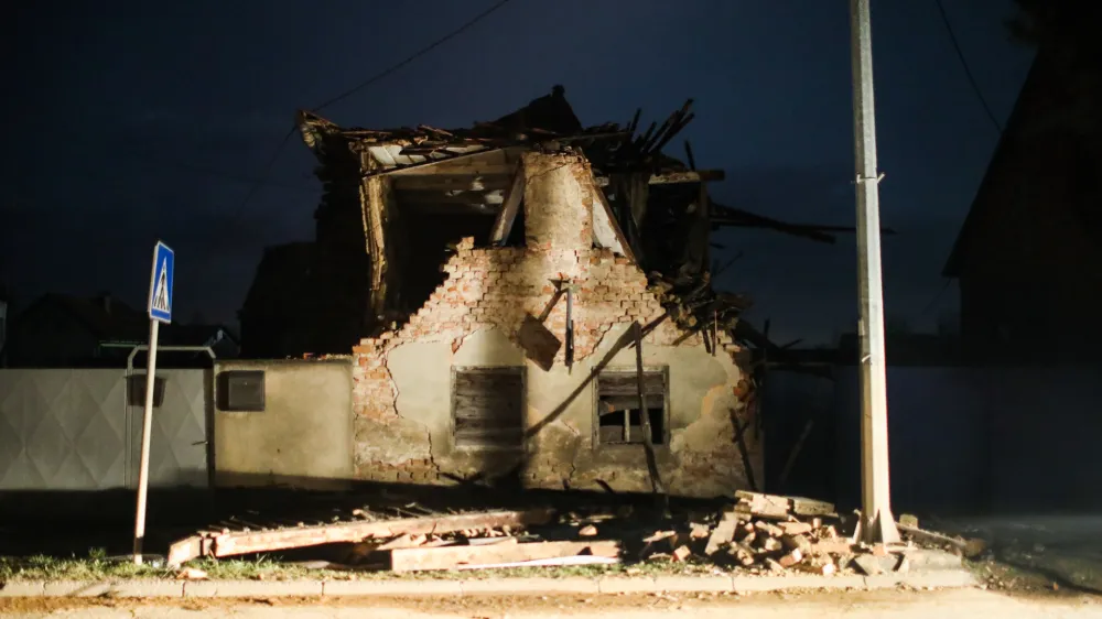 ﻿Petrinja - 29.12.2020 – Hrvaška - rušilni potres z magnitudo 6,3 na območju Petrinje jugovzhodno od Zagreba, ki je zahteval sedem smrtnih žrtev, med njimi tudi 12-letno deklico – //FOTO: Bojan Velikonja
