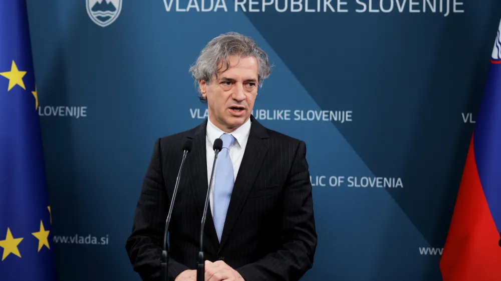 Ljubljana, vlada.<br>Izjava za medije po seji sveta za nacionalno varnost.<br>Predsednik vlade Robert Golob.