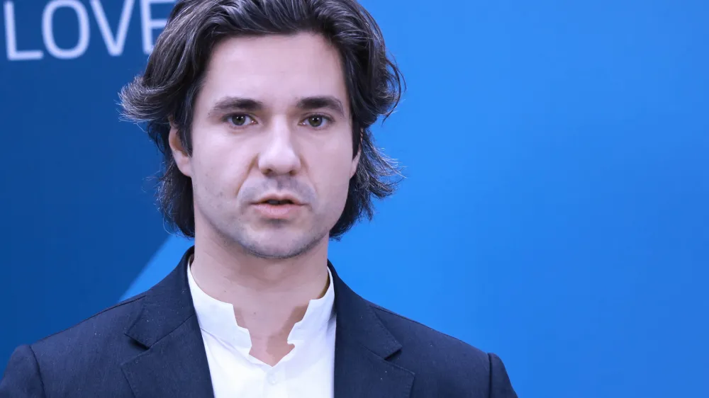 Ljubljana, vlada.<br>Izjava po redni tedenski seji vlade.<br>Minister za za delo, druzino, socialne zadeve in enake moznosti Luka Mesec.