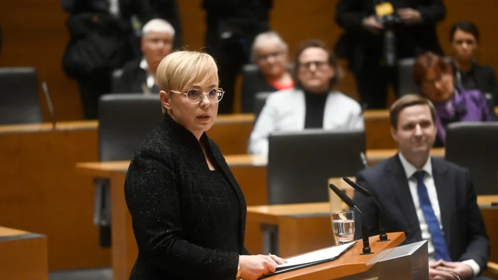  novoizvoljena predsednica republike Nataša Pirc Musar <br><br>- 22.12.2022 – Državni zbor – Slavnostna seja DZ - prisega novoizvoljene predsednice republike Nataše Pirc Musar in vpis v Zlato knjigo<br><br>//FOTO: Nik Erik Neubauer