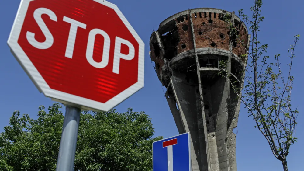 - Ilustrativna fotografija - Vukovar, hrva&scaron;ko mesto, ki leži ob srbski meji, hrva&scaron;ko - srbska meja, vodni stolp- 1.7.2013 - Vstop Hrva&scaron;ke v Evropsko unijo (EU) - Hrva&scaron;ka je postala 28. članica Evropske unije - na evropski cilj je prispela devet let za Slovenijo, s katero sta se osamosvojili hkrati.  //FOTO: Jaka Gasar