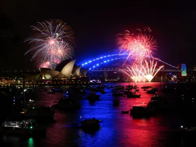 Early fireworks explode over Sydney Opera House during the New Year's Eve celebrations, in Sydney, Australia, December 31, 2022. REUTERS/Jaimi Joy