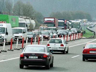 Avtocesta-prometna gneča, avtocesta,Vrhnika - Ljubljana, kolona