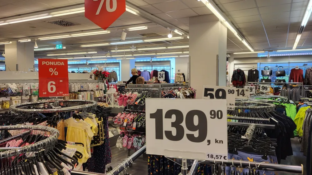 Dvojno označevanje cen tudi na Hrva&scaron;kem ni preprečilo dviga cen ob uvedbi evra.