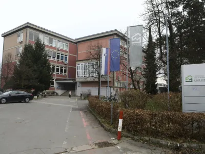 - 13.01.2023 - Srednja gradbena, geodetska in okoljevarstvena &scaron;ola - SGGO&Scaron; Ljubljana, Dunajska cesta 102,&nbsp;//FOTO: Luka CjuhaOPOMBA: INFORMATIVA - &scaron;olska priloga - vpis v sredje &scaron;ole &ndash; &scaron;olstvo - 