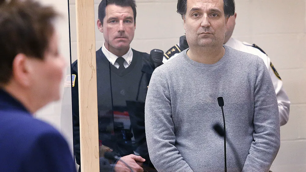 Brian Walshe ni priznal krivde glede oviranja policijske preiskave. Tožilstvo mu očita, da je lagal in zavajal preiskovalce.&nbsp;