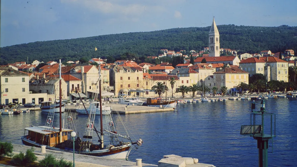 Supetar, mesto na otoku Brač