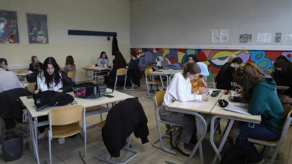 - 13.01.2023 - Srednja vzgojiteljska &scaron;ola, gimnazija in umetni&scaron;ka gimnazija Ljubljana, Kardeljeva plo&scaron;čad 28a&nbsp;//FOTO: Luka CjuhaOPOMBA: INFORMATIVA - &scaron;olska priloga - vpis v sredje &scaron;ole &ndash; &scaron;olstvo -&nbsp;