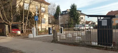 Makadamsko parkirišče ob Njegoševi cesti