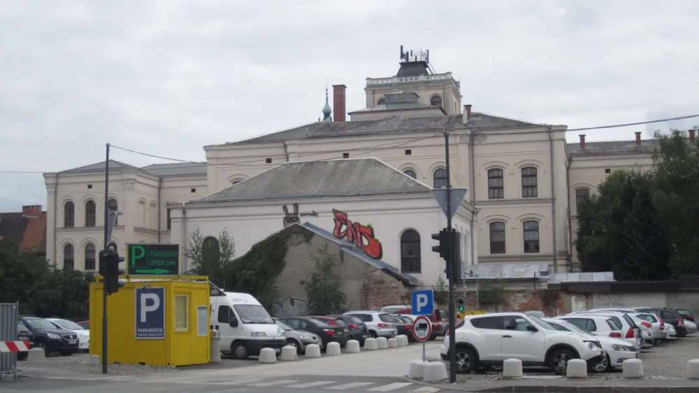 začasno parkiri&scaron;če - &Scaron;umi - tovarna &Scaron;umi - parkiranje