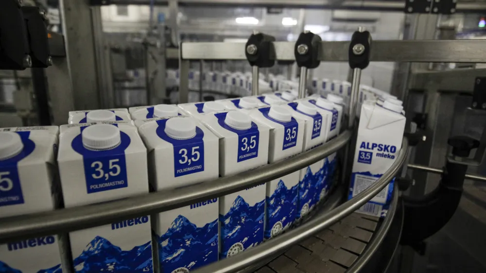 ﻿- proizvodnja – mlečni izdelki – mleko<br><br><br>- 03.07.2020 - Ljubljanske mlekarne, prehransko podjetje – mlekarna - mlekarska industrija, d.d. Tolstojeva 63, <br><br><br>//FOTO: Matjaž Rušt