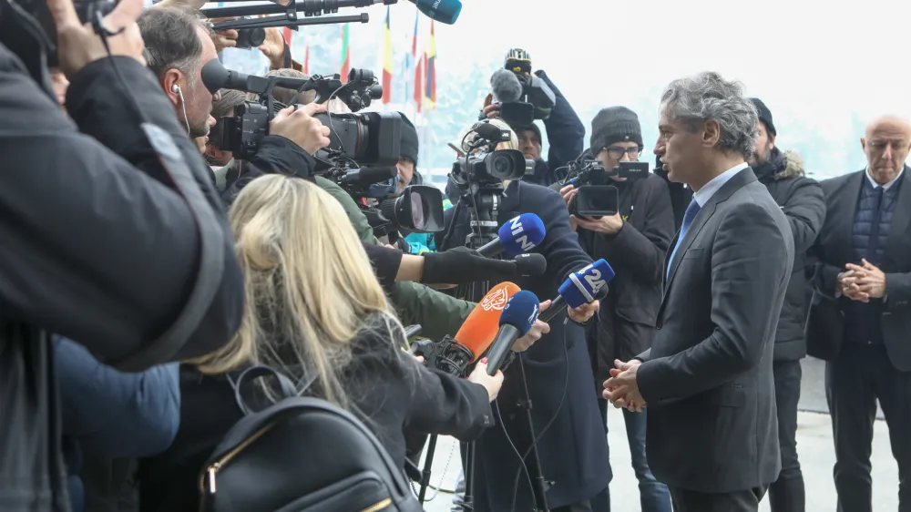 predsednik vlade dr. Robert Golob- 18.01.2023 - Brdo pri Kranju – 3. Vrh koalicije 2023 - srečanje koalicijskih partnerjev Gibanje Svoboda, SD in Levica - posvet poslancev strank vladne koalicije ter ministrske ekipe o aktualnih političnih zadevah: reformnih projektov na področju zdravstva, davkov, pokojnin, šolstva, reforme plačnega sistema v javnem sektorju in stanovanjske politike //FOTO: Luka Cjuha