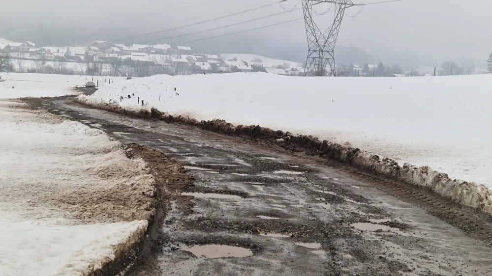 Obvozna cesta iz Zadvora proti Sadinji vasi in Podlipoglavu&nbsp;