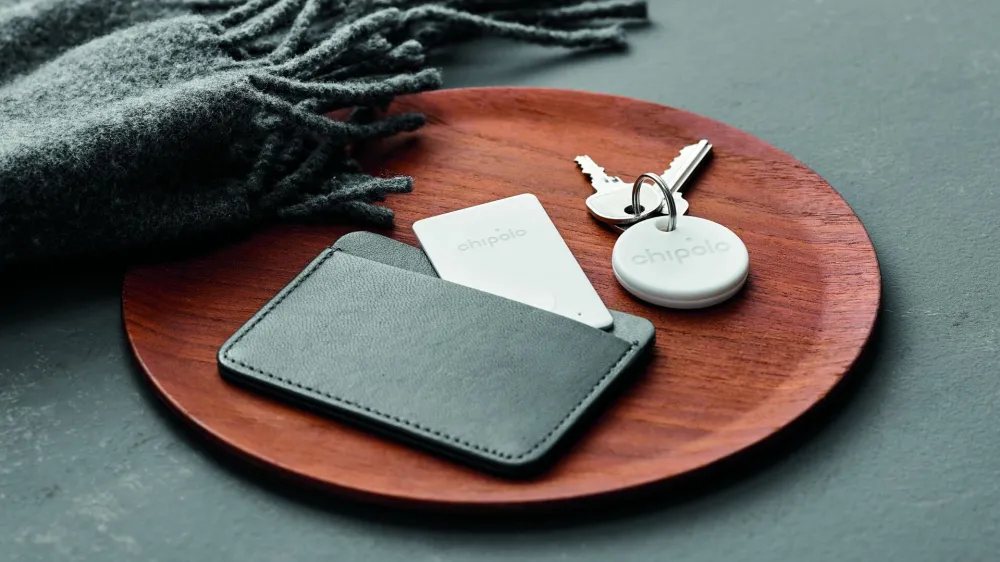 Osnovno linijo izdelkov sestavljata iskalnik ključev chipolo one in iskalnik denarnic chipolo card. F Chipolo