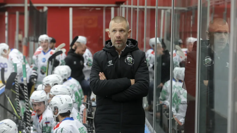 trener hokejistov Olimpije Mitja Šivichokejist Olimpije - zmagovalci pokala Slovenije - 28.09.2022 – hokej - Sij Acroni Jesenice: SŽ Olimpija - pokal Slovenije, finale //FOTO: Jaka Gasar